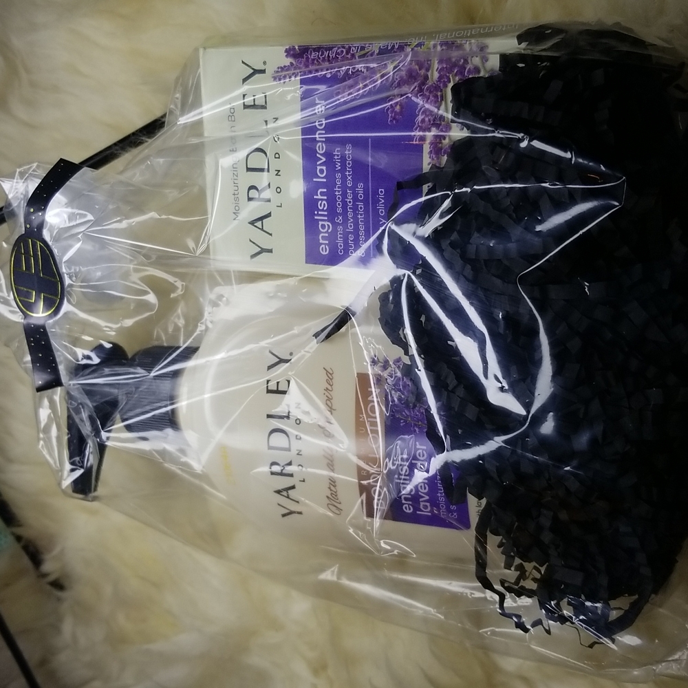 NEW Yardley English Lavender Perfumed Lotion and Luxury Soap Set